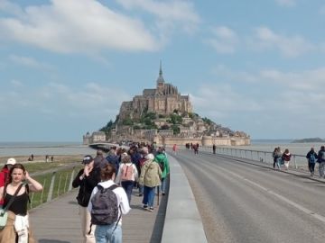 Mardi dernier sortie au Mont Saint-Michel avec un groupe de 1ères et de Terminales. Certains ont pu découvrir le site pour la toute première fois, d'autres...